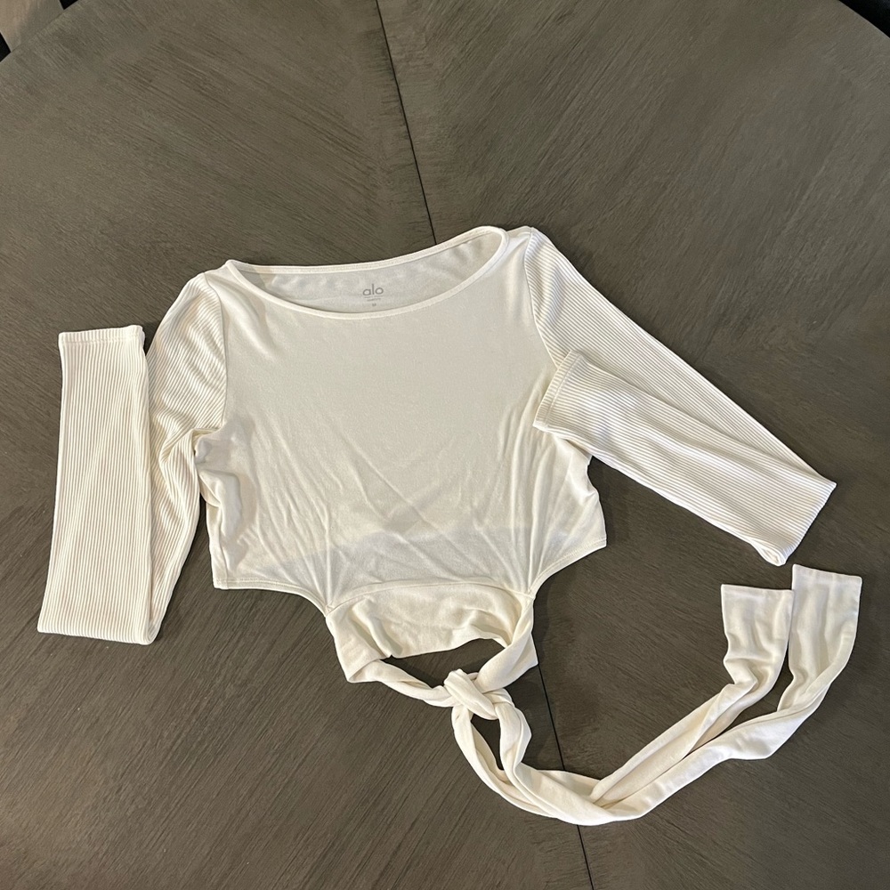 Alo medium long sleeve white tie shirt